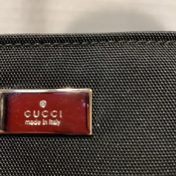 GUCCI  Black Hand Bag 2 zip Front Pockets Magnetic Top Closure - Picture 3 of 13